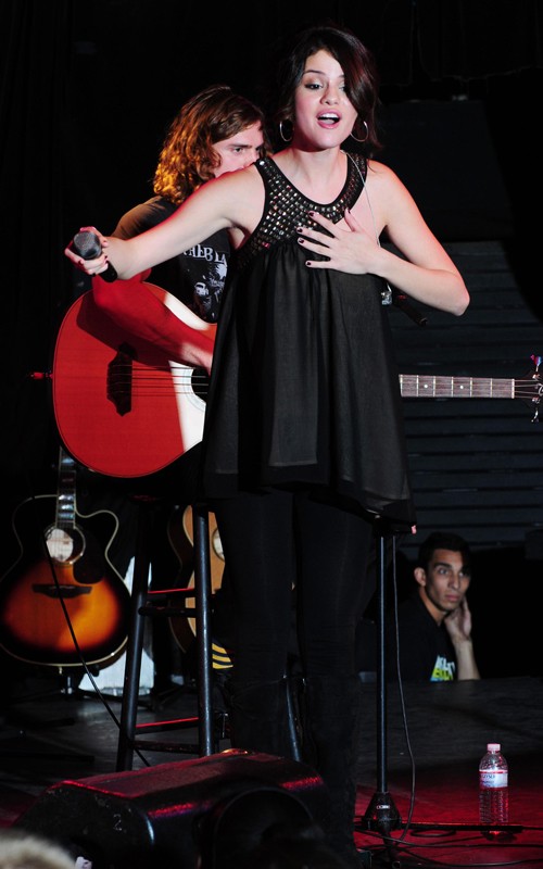 Selena Gomez trick or treat for Unicef Acoustic Concert at the Roxy October 26, 2010 