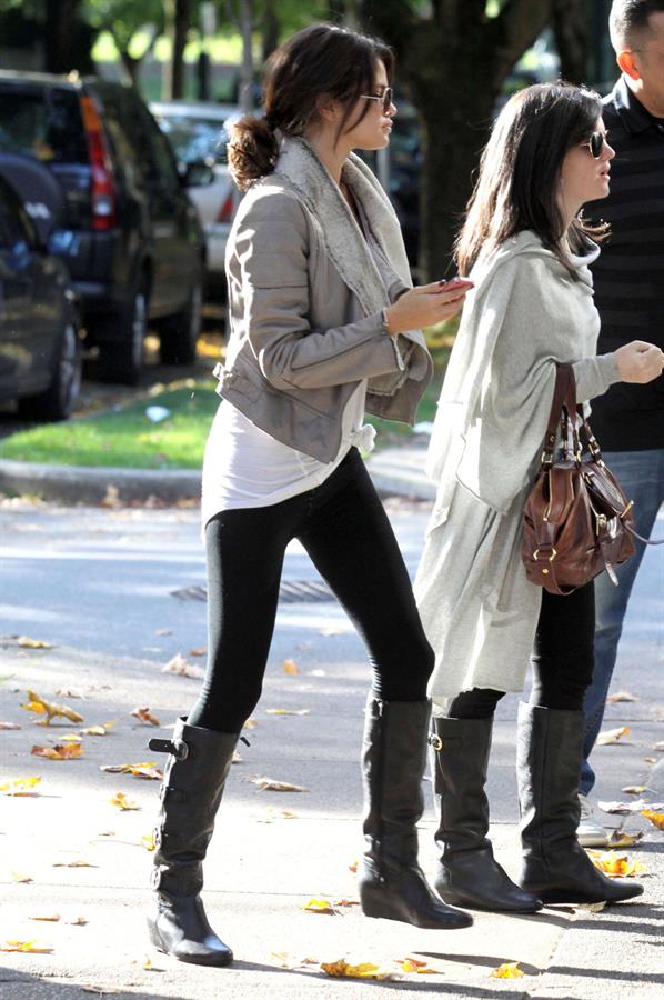 Selena Gomez gets her hair done at Blo in Vancouver on October 14, 2011