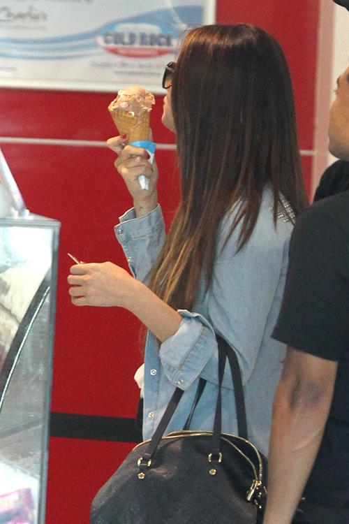 Selena Gomez goes shopping around Bondi Beach in Sydney on July 17, 2012 