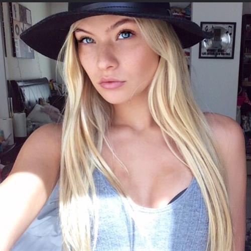 Josie Canseco taking a selfie