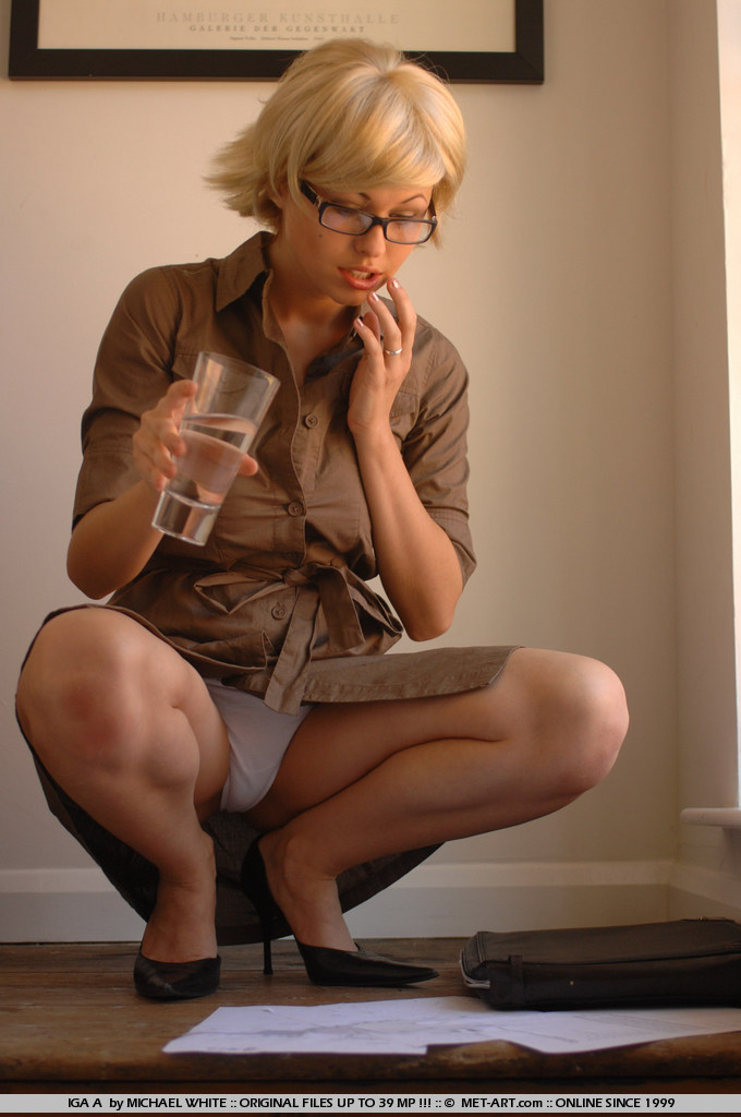 Iga Wyrwał in lingerie