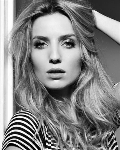 Annabelle Wallis