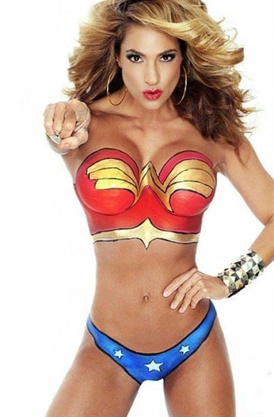 Jennifer Nicole Lee in body paint