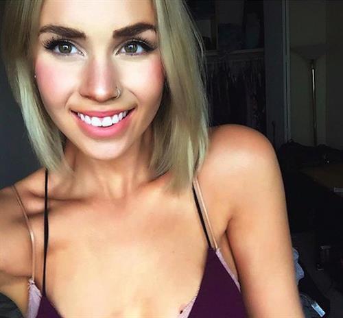 Carlie Mitchell taking a selfie