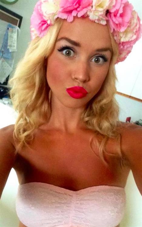 Carlie Mitchell taking a selfie