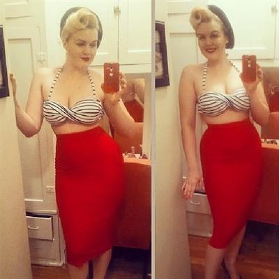 Lilli Luxe taking a selfie