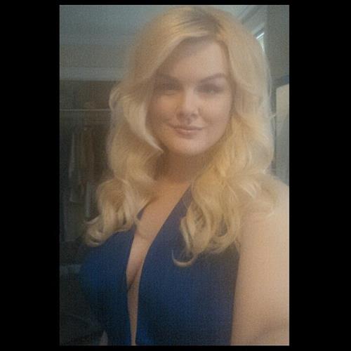 Lilli Luxe taking a selfie