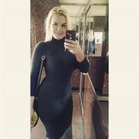 Lilli Luxe taking a selfie