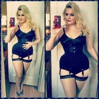 Lilli Luxe in lingerie taking a selfie