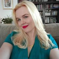 Lilli Luxe taking a selfie