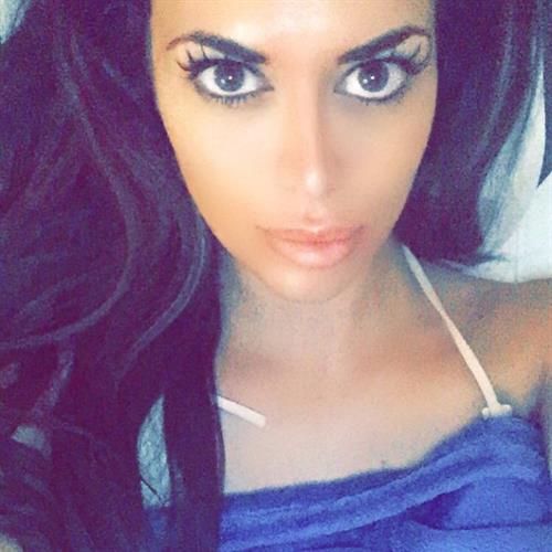 Italia Kash taking a selfie