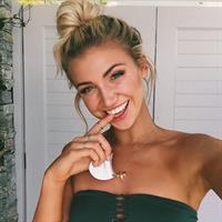 Gabrielle Grace Epstein taking a selfie