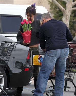 Selena Gomez shopping in Encino on January 14, 2012
