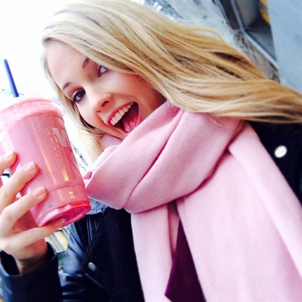 Emilie Voe Nereng taking a selfie