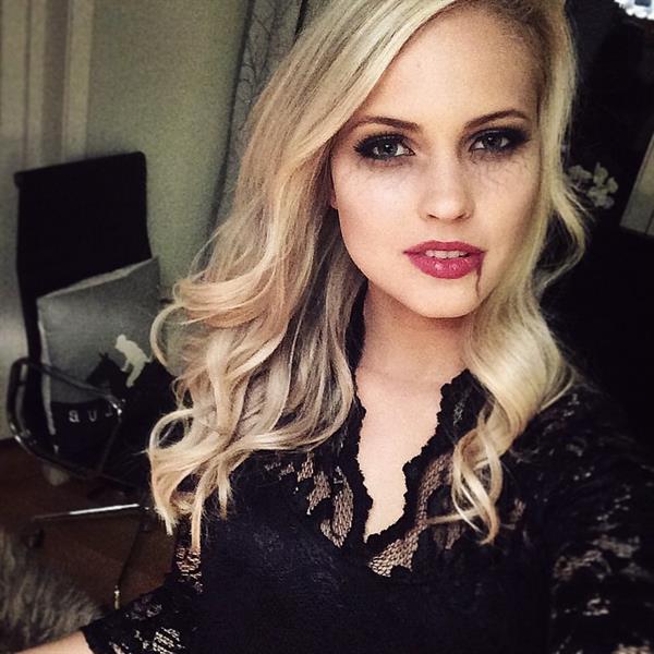 Emilie Voe Nereng taking a selfie