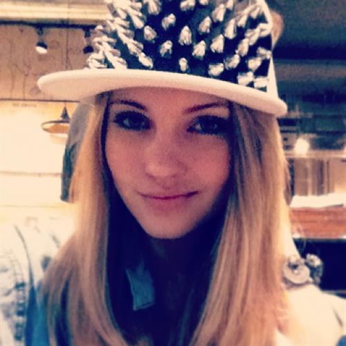 Emilie Voe Nereng taking a selfie