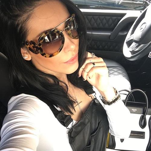 Bella Falconi taking a selfie