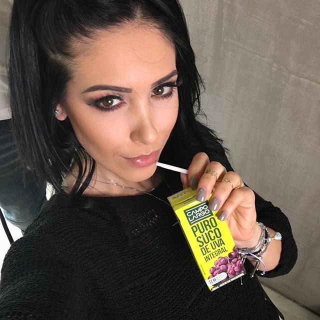 Bella Falconi taking a selfie