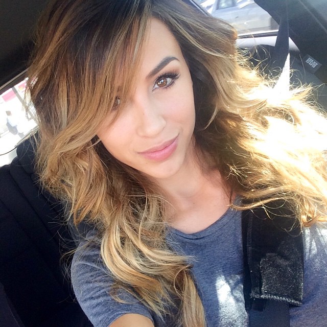 Ana Cheri taking a selfie