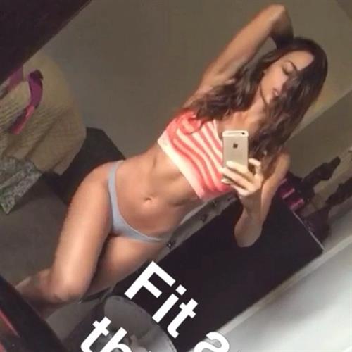 Ana Cheri taking a selfie