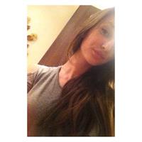 Ariane Fournier taking a selfie