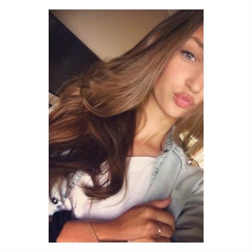 Ariane Fournier taking a selfie