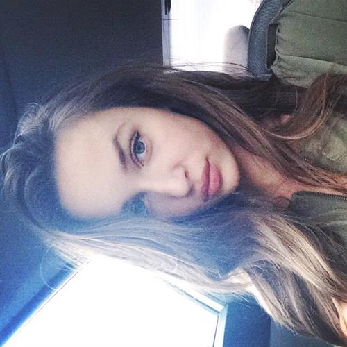 Ariane Fournier taking a selfie