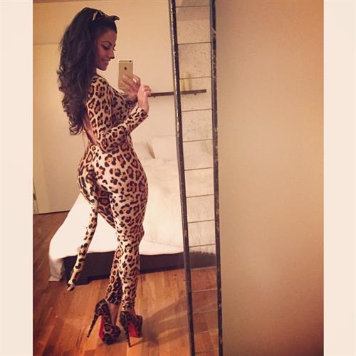 Mónica Alvarez taking a selfie