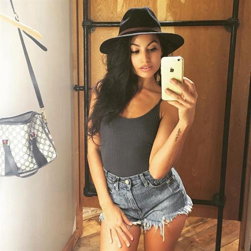 Mónica Alvarez taking a selfie