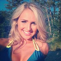 Mackenzie White taking a selfie