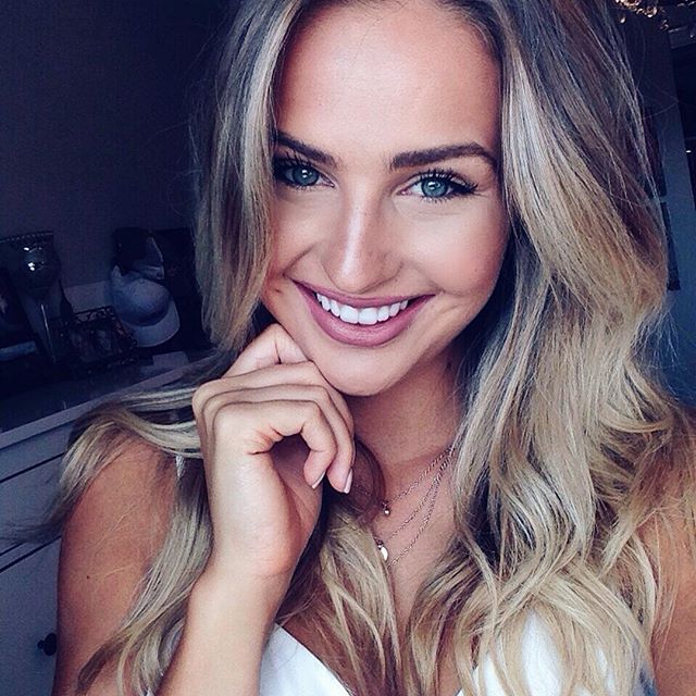 Mackenzie White taking a selfie