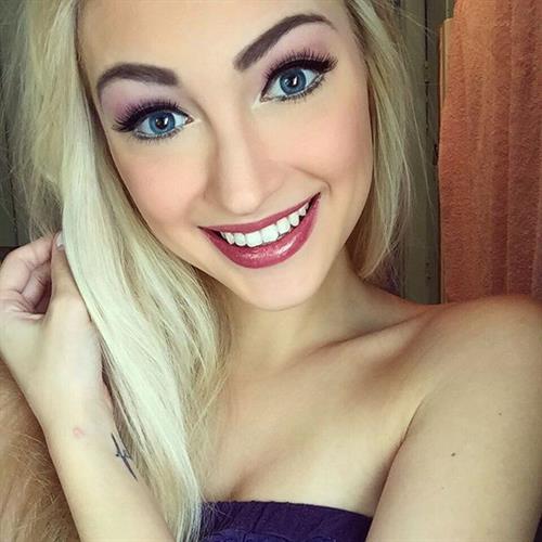 Anna Faith Carlson taking a selfie