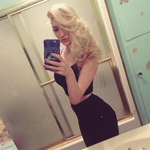 Anna Faith Carlson taking a selfie