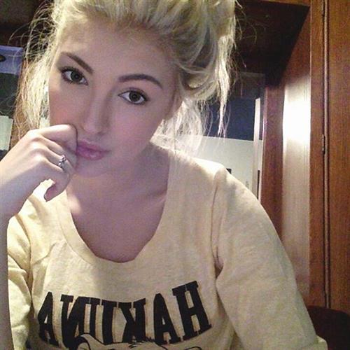 Anna Faith Carlson taking a selfie
