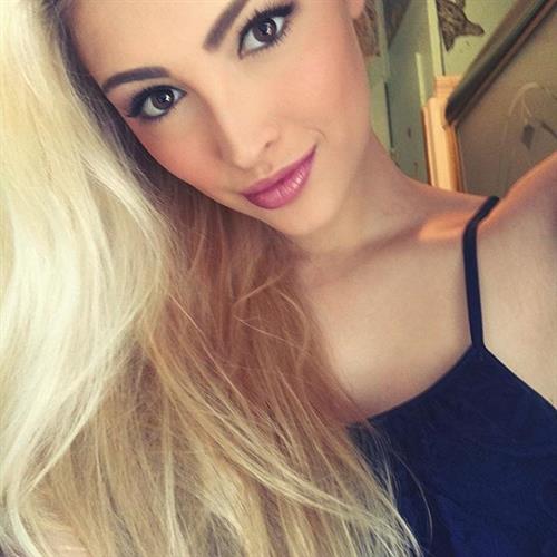 Anna Faith Carlson taking a selfie