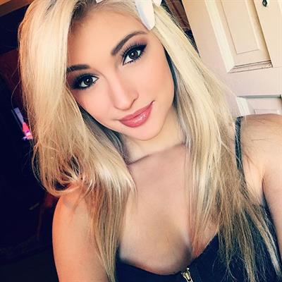 Anna Faith Carlson taking a selfie