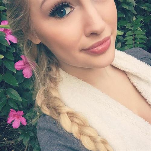 Anna Faith Carlson taking a selfie