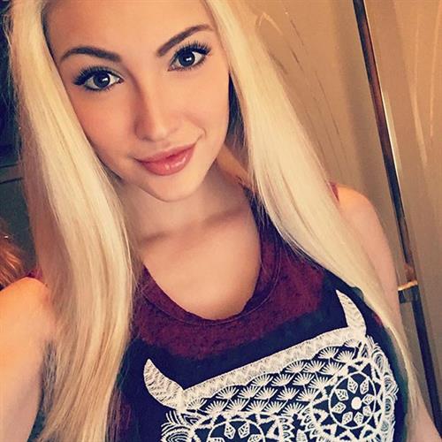Anna Faith Carlson taking a selfie