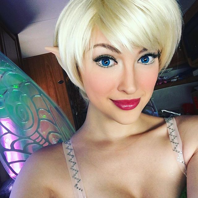 Anna Faith Carlson taking a selfie