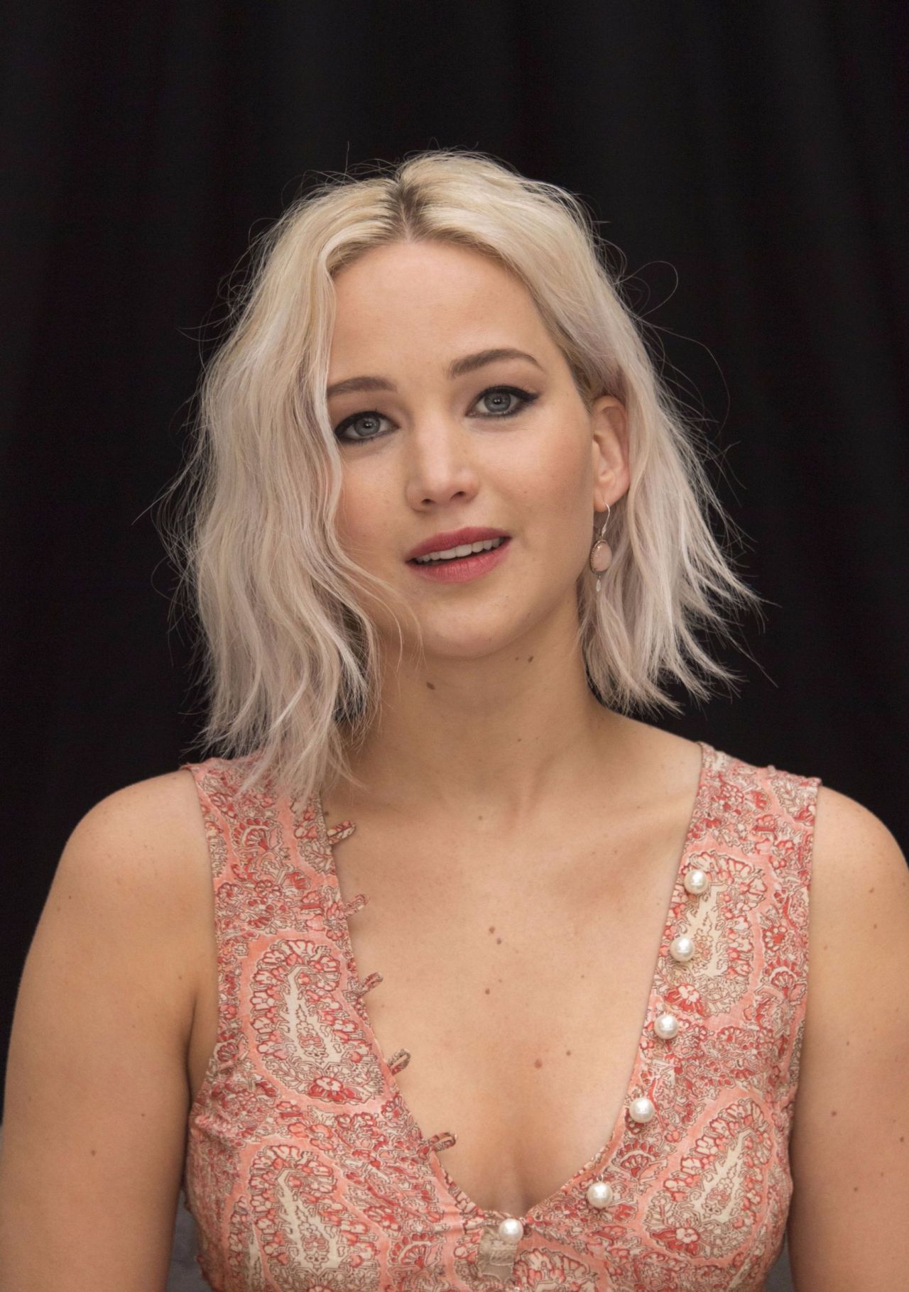 Jennifer Lawrence Pictures Jennifer Lawrence attending X-Men Apocalypse Press Conference in London on May 9, 2016