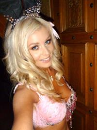 Sheridyn Fisher taking a selfie