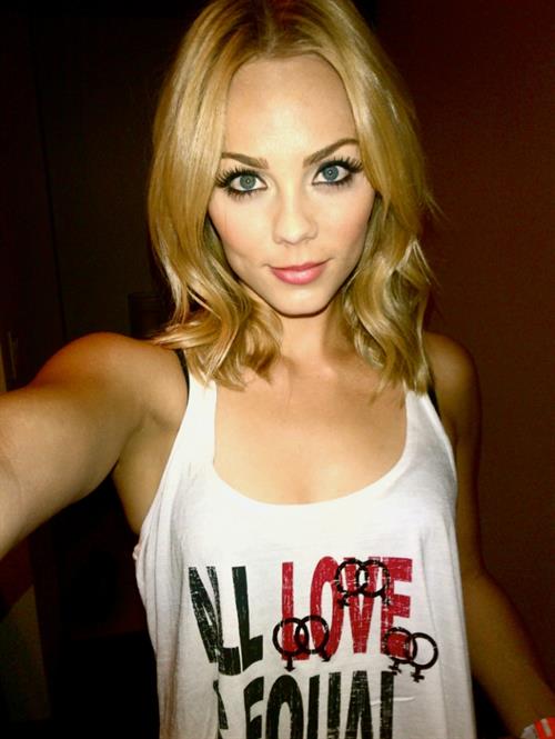 Laura Vandervoort taking a selfie