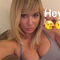 Sara Jean Underwood taking a selfie