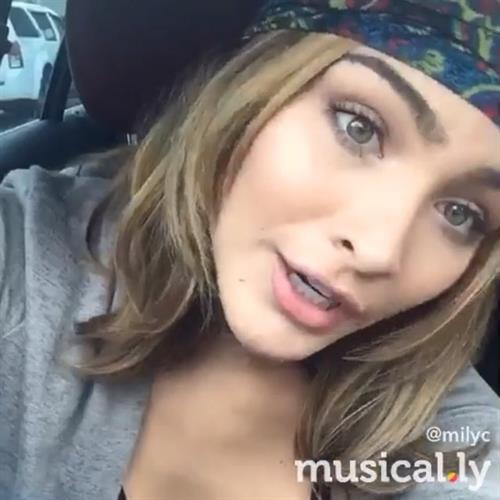 Migbelis Lynette Castellanos taking a selfie