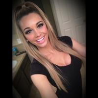 Caitlin Arnett taking a selfie