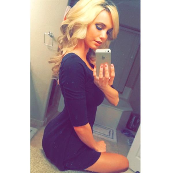 Caitlin Arnett taking a selfie