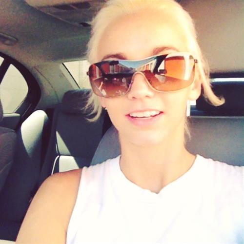 Caitlin Arnett taking a selfie