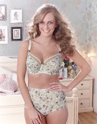 Ewelina Olczak in lingerie