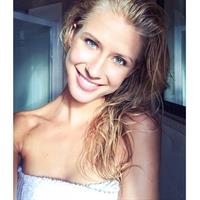 Kimberley Mens taking a selfie