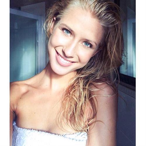 Kimberley Mens taking a selfie